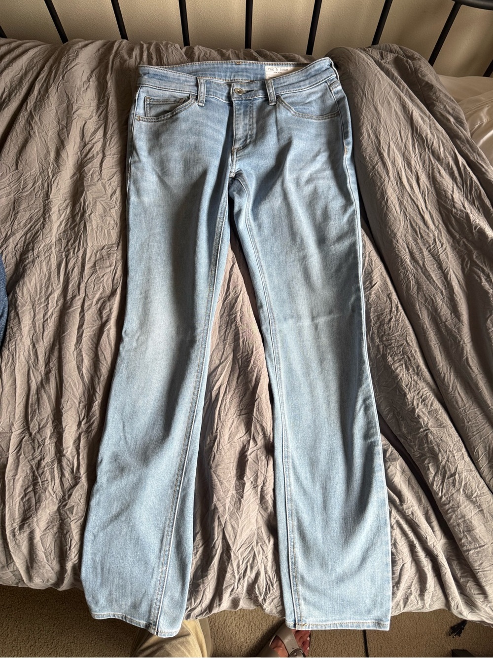 Excellent condition rag & bone Dylan low rise slim boyfriend jeans size 23 women